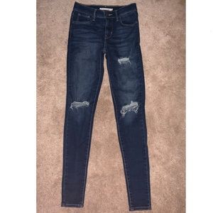 *SOLD* 720 High Rise Skinny Levi’s size 24
